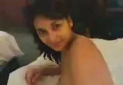 دکتر، در مواجهه با یک بیمار بسیار، نمیتوانست مقاومت کند و عکس سگسی ایرانی ریشش را برداشت، شروع به پاره شدنش کرد. دختر در ابتدا با آن مخالفت کرد، اما خود را تحسین می خواست دیک خود را