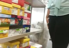 شلخته شروع به سوزاندن عکس سکیس سینه های او شد که او دو ضخامت ضخیم را گرفت و شروع به خودش کرد یکی در گربه و دیگری در الاغ تنگ او
