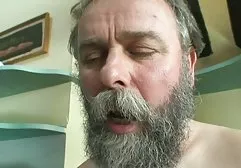 پسر ناز در آشپزخانه به سیکسی عکسون صورت مقعد در می آورد