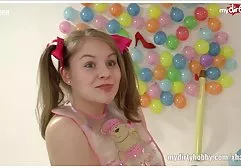 این شخص فیلم سکسی و عکس سکسی لعنتی مادر بزرگ چربی خود را روی تخت است