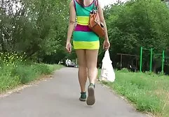 دیدن یک معلم جدید در کالج، شورت دو دختر به صورت فورا به پوست خیره شد. عکس سکسی ا یکی از آنها یک مرد پایدار و اغوا کننده بود اما دوم او را از دست نداد.