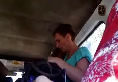 این پسر برای مدت طولانی فریاد نزده بود و با پدرش مشکل داشت. پدر برای مدت طولانی فکر نمی کرد و به فاحشه دستور داد و دو فیلم سکسی نفر از آنها، به درستی گربه و دهان بانوی را شکست، و سپس آن را در سینه او را پایان داد